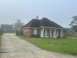 Pre-foreclosure in  Meadow Crossing Dr Walker, LA 70785