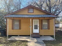 Pre-foreclosure in  Elm Dr Baton Rouge, LA 70805
