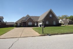 Pre-foreclosure in  WINDSOR LN Southaven, MS 38672