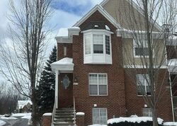 Pre-foreclosure in  Windemere Ln Utica, MI 48316