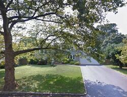 Pre-foreclosure in  Ackerson Blvd Brightwaters, NY 11718