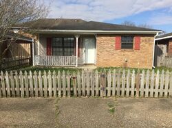 Pre-foreclosure in  Saint Pius Pl Youngsville, LA 70592