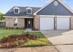 Pre-foreclosure in  Lafayette Dr La Place, LA 70068
