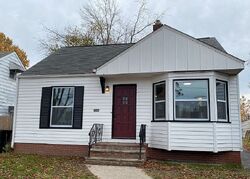 Pre-foreclosure in  Peony Ave Cleveland, OH 44111