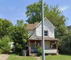 Pre-foreclosure in  Elmwood Pl Lima, OH 45801