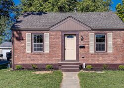 Pre-foreclosure in  W Indian Trl Louisville, KY 40213