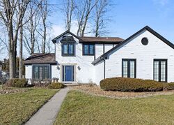 Pre-foreclosure in  Fairwood Dr New Baltimore, MI 48051