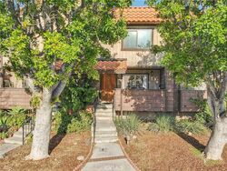 Pre-foreclosure in  Moonbeam Ave Unit 18 Panorama City, CA 91402