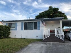  W 64th St, Hialeah FL
