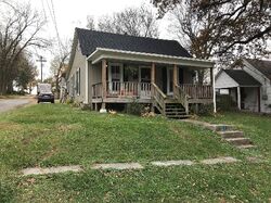  E Chestnut St, Harrisonville MO