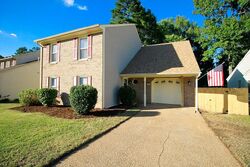Pre-foreclosure in  Weyanoke Ln Newport News, VA 23608