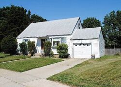  Ford Dr S, Massapequa NY