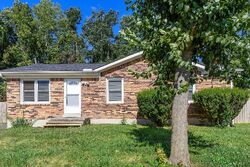 Pre-foreclosure in  BERENWOOD DR Berea, KY 40403