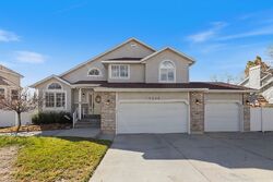 Pre-foreclosure in  S Snow Iris Way Sandy, UT 84092
