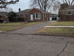  Elizabeth St, Saint Clair Shores MI
