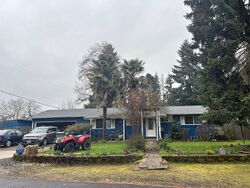 Pre-foreclosure in  Sw Linden Ln Dundee, OR 97115