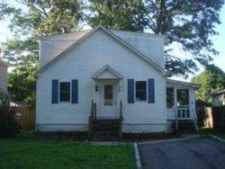 Pre-foreclosure in  MAPLEWOOD AVE Selden, NY 11784