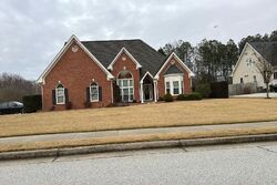 Pre-foreclosure in  Herring Woods Trl Grayson, GA 30017