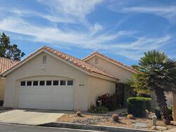 Pre-foreclosure in  Oak St Apple Valley, CA 92308