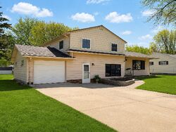 Pre-foreclosure in  Oak Ave Slayton, MN 56172