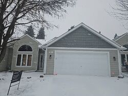 Pre-foreclosure in  Southcross Dr E Burnsville, MN 55306