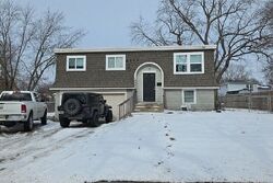 Pre-foreclosure in  E 6th St N Independence, MO 64056