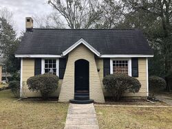 Pre-foreclosure in  Hillside Ln Mobile, AL 36608