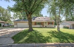 Pre-foreclosure in  Red Oak Dr Saint Paul, MN 55112