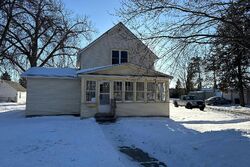 Pre-foreclosure in  Riverside Ave Ne Melrose, MN 56352