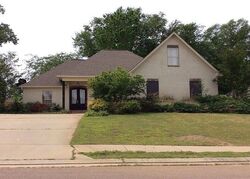 Pre-foreclosure in  BAINBRIDGE CROSSING Canton, MS 39046