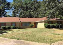 Pre-foreclosure in  Pickford Ln Jackson, MS 39211
