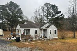 Pre-foreclosure in  Highway 14 E Louisville, MS 39339