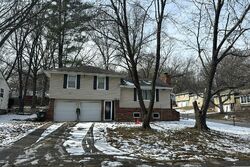 Pre-foreclosure in  Nw Woody Creek Ln Kansas City, MO 64151
