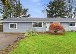 Pre-foreclosure in  Se Mulberry Ct Mcminnville, OR 97128