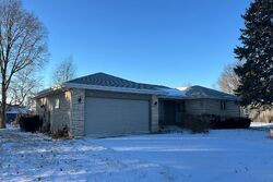  E Oak St, Washburn IL