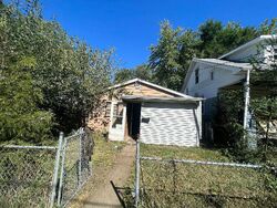Pre-foreclosure in  W Starr St Peoria, IL 61605