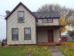  E Main St, Aledo IL