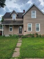 Pre-foreclosure in  Rockingham Rd Davenport, IA 52802