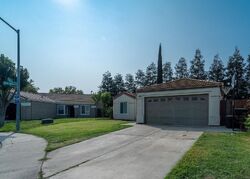 Pre-foreclosure in  Troon Pl Modesto, CA 95357