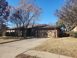Pre-foreclosure in  Evans Dr Euless, TX 76040