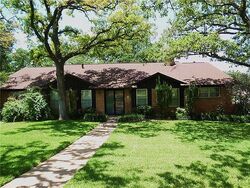Pre-foreclosure in  Newsom Ct Arlington, TX 76013