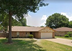 Pre-foreclosure in  Lucas Dr Arlington, TX 76015