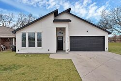 Pre-foreclosure in  Dillard St Fort Worth, TX 76105