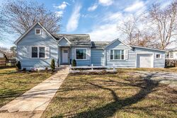 Pre-foreclosure in  Sutton Ave Waverly, TN 37185