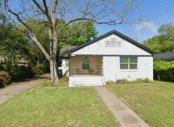Pre-foreclosure in  Breeze Ter Austin, TX 78722