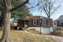 Pre-foreclosure in  Park Lawn Dr Saint Louis, MO 63125