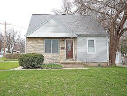 Pre-foreclosure in  E Lake Shore Dr Decatur, IL 62521