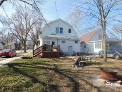 Pre-foreclosure in  N 9th St Springfield, IL 62702
