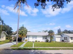 Pre-foreclosure in  Palm Ter Sarasota, FL 34231