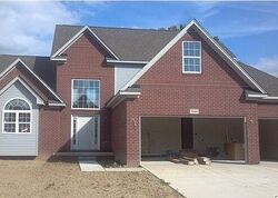 Pre-foreclosure in  Bradbury Dr Flat Rock, MI 48134